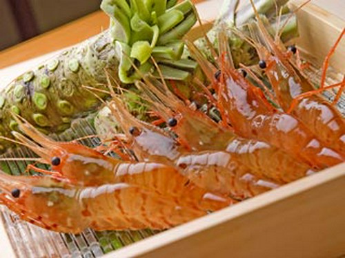 素材にこだわったワサビとボタンエビ。鮮度のよさが伺えます