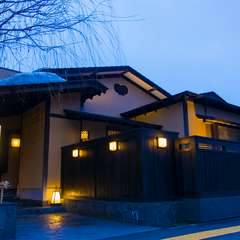 寿司・サービス・空間の全てにおいて満足できます。桜の季節にも