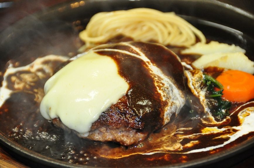 厳選した和牛又は国産牛を店で挽いて仕込むこだわりのハンバーグ