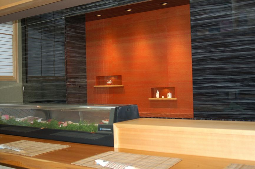 広々としたカウンター席