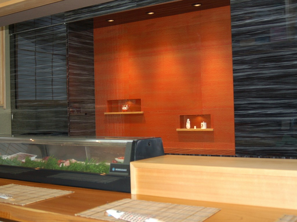 広々としたカウンター席