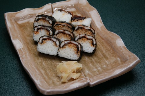 当店オリジナルの焼き方でお出しする「うなぎ棒寿司」