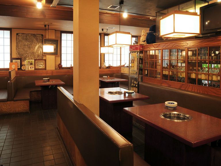 落ち着いた雰囲気の店内。