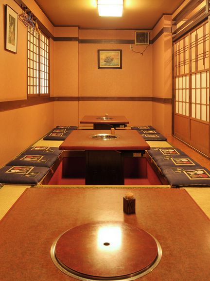 1階の掘りごたつ席でごゆっくり。