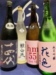 日本各地より選りすぐりの銘酒常時40銘柄以上。十四代、獺祭は二割三分・スパークリング、花邑、南部美人、勝駒、天吹、地元奈良の春鹿 、風の森、みむろ杉、鷹長、篠峯、、、