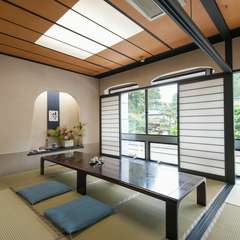 静かで落ち着きある佇まい。女性同士や気の合う方々との食事会を