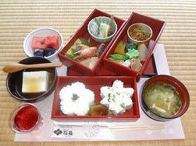 大地や山々の自然の恵みに感謝し、いのちをいただく精進の心