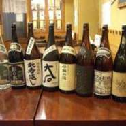 珍しい地酒、通をうならせる日本酒から超プレミア焼酎、お子様向けのソフトドリンクまで120種以上の品揃え