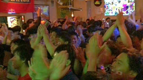 サッカーワールドカップロシア大会日本戦の様子