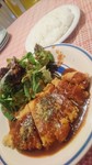 自家製デミグラスソースたっぷりで、お肉のうまみが引き立ちます。
