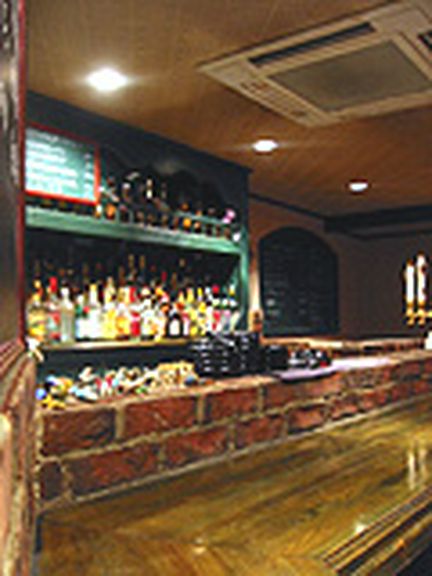 落ち着いた雰囲気の店内