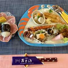 小学校低学年までで少食のお子様向けのコースです。車海老の塩焼き、えびフライ等。