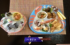 小学生低学年までのお子様に丁度いいコース。車海老の塩焼き、えびフライ、からあげ、ハンバーグ等。
