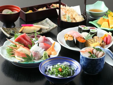 寿司だけでなく料理も美味しいコース料理は予算と好みに応じて。