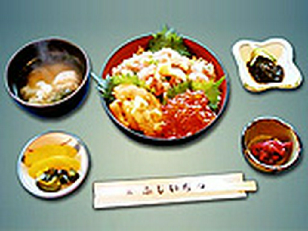 ボリューム満点の特三合丼です。