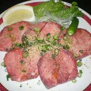 スタンダードのお肉もいいですが、たまに贅沢しようと思ったら是非名門にどうぞ、最高級のお肉を取り揃えています一度味わって下さい。