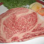 黒毛和牛のリブロースをなんと２５０ｇも使ってこのお値段一度食べたらもう忘れられません。