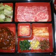 当店おすすめの名門カルビ一人前が入った一押しランチ、なんとハンバーグまで付いてます。
