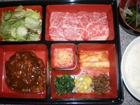 当店おすすめの名門カルビ一人前が入った一押しランチ、なんとハンバーグまで付いてます。
