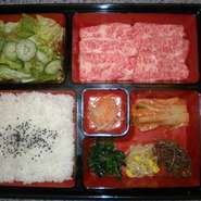 なんと黒毛和牛のカルビ通常1200円の肉が一人前入ってこのお値段おススメです。