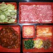 こちらもビックリ霜降りのハラミにハンバーグ付き、またランチは全てライス大盛りサービスとなってます。