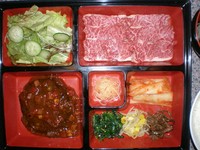 こちらもビックリ霜降りのハラミにハンバーグ付き、またランチは全てライス大盛りサービスとなってます。