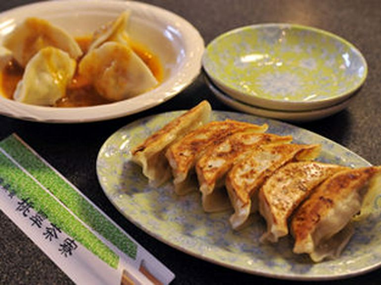 焼きギョーザと四川ゴマだれ餃子