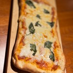 Margherita(basil,tomato sauce)