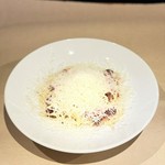 Spaghetti carbonara w/ black pepper