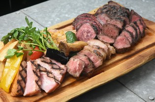 見て美しく、食べておいしいメニュー『ミートプラッター』