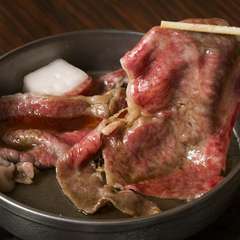 割り下を使わずに砂糖と醤油だけで味付けするのが当地流