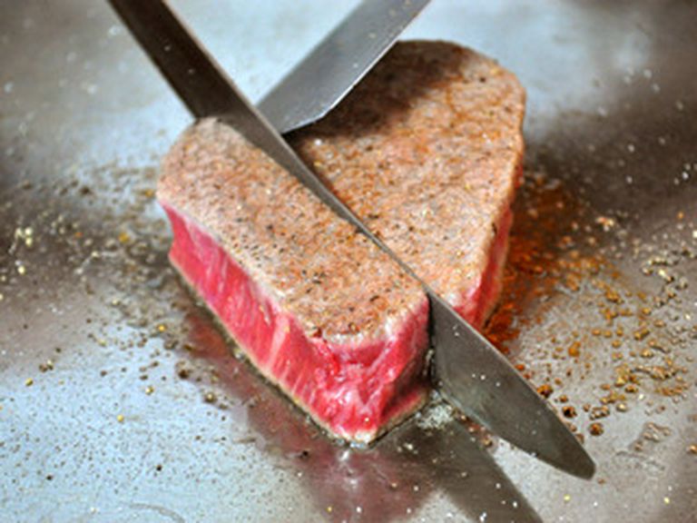 お客様の目の前で焼き上げます