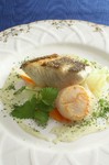 美味しい旬のお魚を、ムニエルにて、白ワイン
又は、赤ワインで、お楽しみください。
