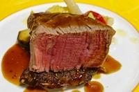 最上肉のシャトーブリアンを、最上の焼き方で、ご堪能下さい。お肉の風味や旨味、柔らかい肉質をご堪能いただけます。