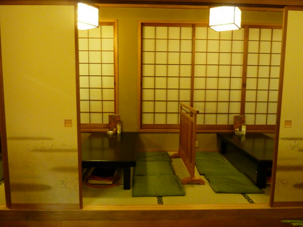 接待や会食などに使いやすい6名前後のお座敷席