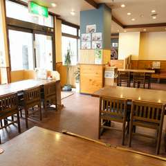 お仕事の合間のランチ休憩にも最適なテーブル席