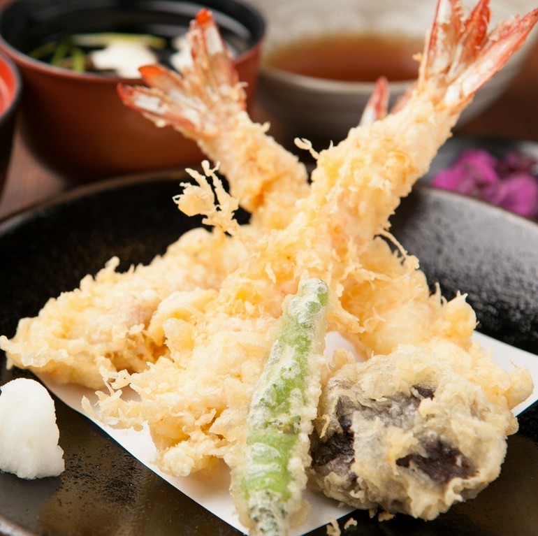 香ばしいごま油を使って、贅沢に揚げています