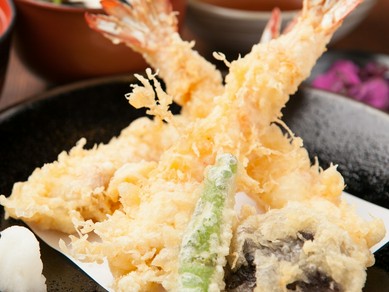 豊富なお酒を愉しむも良し、ビールセットでお得にいくも良し