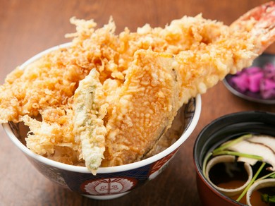 ボリュームがあって育ちざかりさんにもお勧めの『ジャンボ天丼』