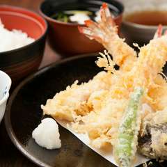 さっくさくのころもとごま油の香ばしさを楽しめる『えび天定食』