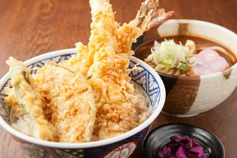 『天丼』と、『みそうどん』の組合せ『天丼みそうどんセット』