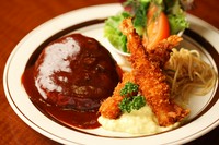 1,900円
［スープ・サラダ・ライス・エスプレッソコーヒー付き］