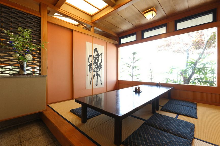 大切なお食事に。小上がりのお座敷個室でゆっくりと