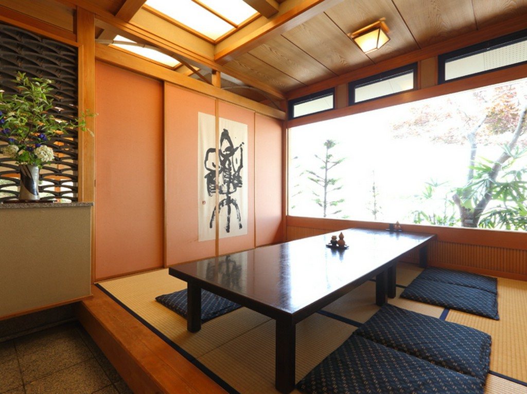 大切なお食事に。小上がりのお座敷個室でゆっくりと