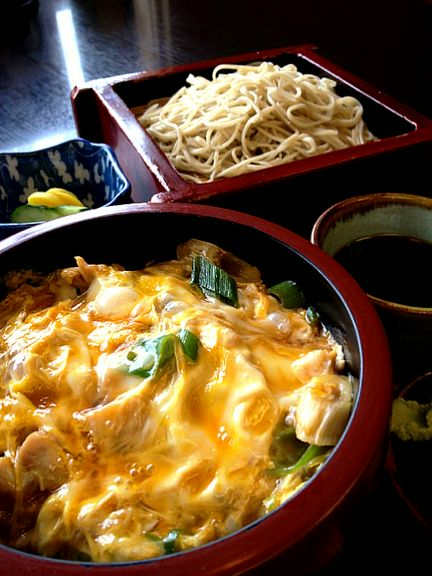 親子重とそばのセット