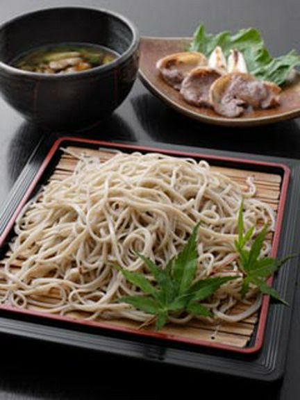 つけ汁と鴨焼きをそれぞれ好みの食べ方で楽しめる「鴨汁そば」