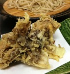 「もう少し食べたいな」という時にぴったりな単品の天ぷら。新潟県から直送で仕入れています。