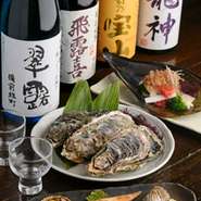 地酒スタンプラリー開催中です！
日本酒や焼酎など人気のお酒を幅広く取り揃えてお待ちしております！
旬のお刺身にぴったりな地酒も是非楽しんでいってください！