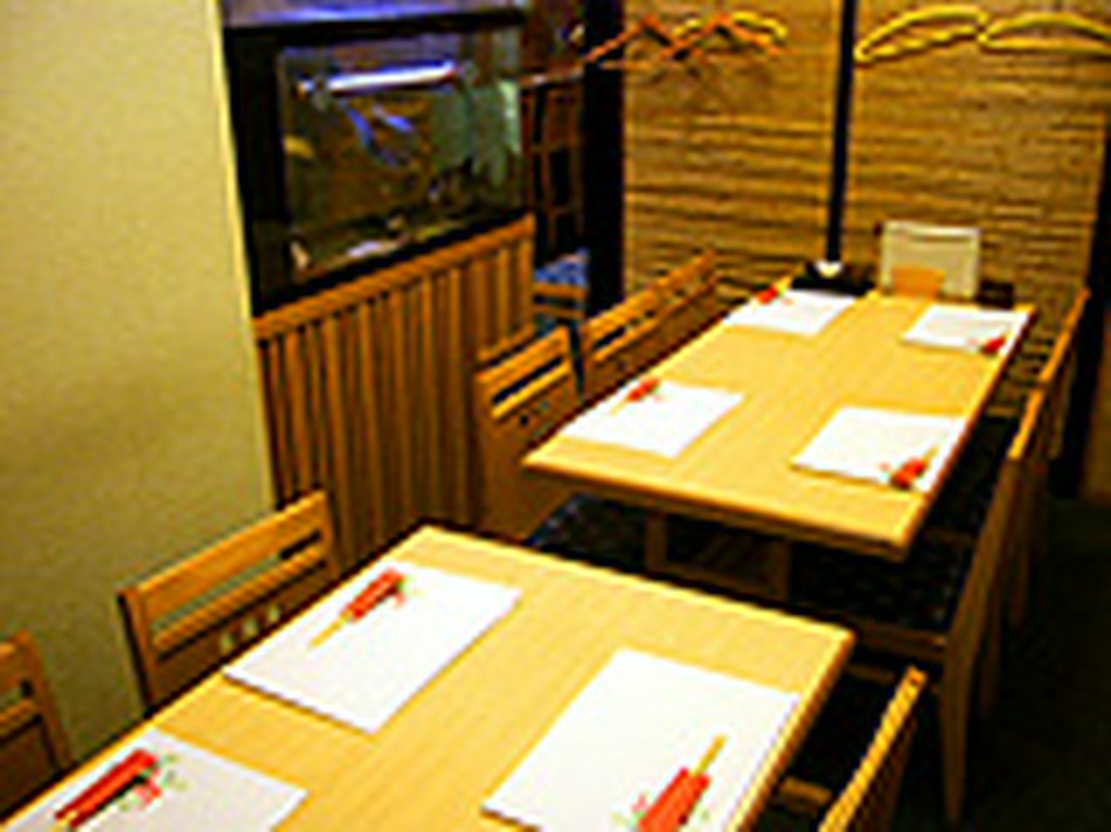 水槽脇のテーブル席