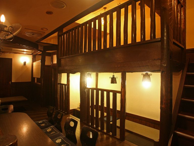 昭和レトロな雰囲気が落ち着く店内